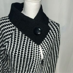 Valerie Bertinelli Black and White Turtleneck Sweater with Geometric Design‎